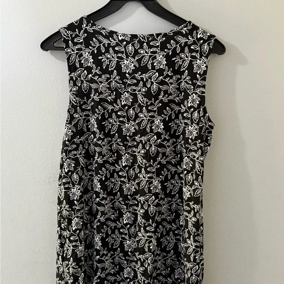 Croft & Barrow Black and White Floral Pleated Tank - Picture 2 of 4